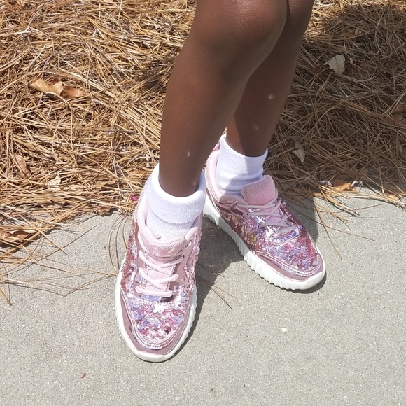 New! Beautiful & Shiny Sequin Glitter Sneakers - Picture 4 of 7